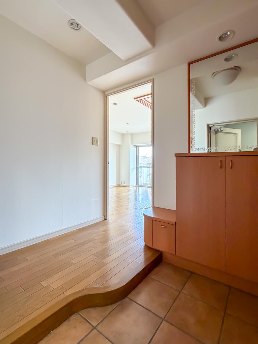 東京都新宿区下落合の賃貸物件/帰ってきた際の眺め。フローリングの曲線がニクい