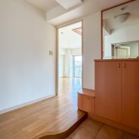 東京都新宿区下落合の賃貸物件/帰ってきた際の眺め。フローリングの曲線がニクい