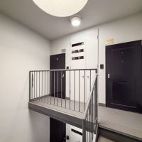 東京都新宿区下落合の賃貸物件/左のドアが今回の区画です