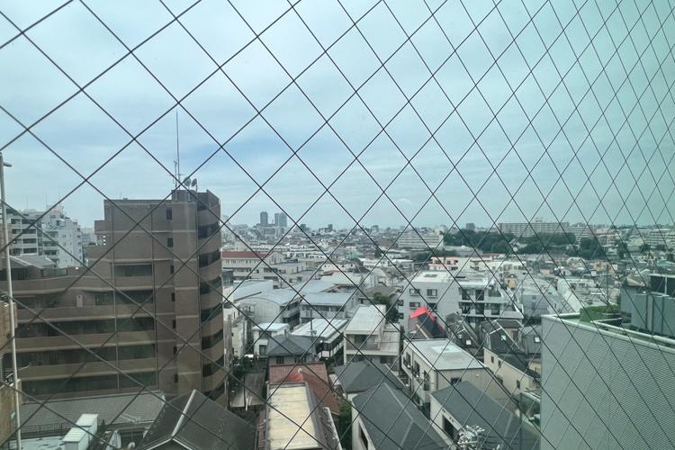 新宿区上落合の賃貸物件/窓からは街を一望できます