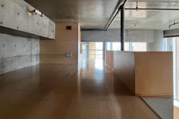 新宿区上落合の賃貸物件/ロフトは天高約1.2mなのでかがむ必要があります。マットレスを敷いて寝床にするのが丁度良いかも