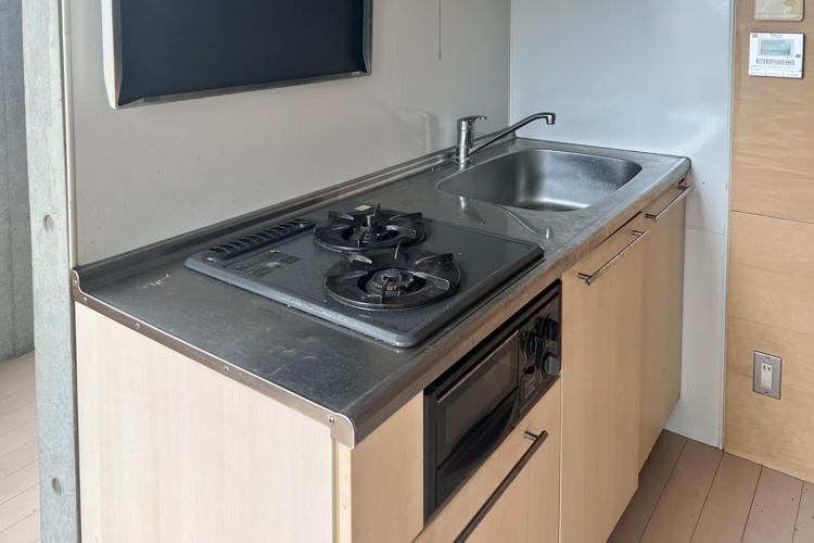 新宿区上落合の賃貸物件/キッチンはガスコンロ2口のグリル付き