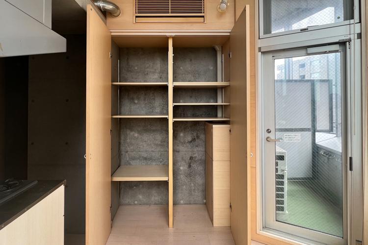 新宿区上落合の賃貸物件/バルコニー横にちょっとした収納がありました