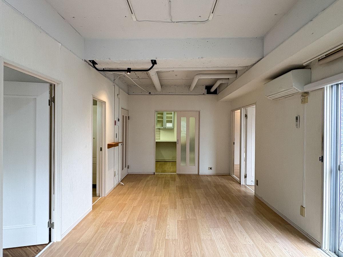 杉並区高円寺南の賃貸物件/リビング窓際からの視点