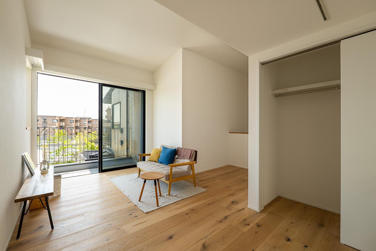 調布市深大寺東町の賃貸物件/2階のワンルームは、のびやかな開放感があります