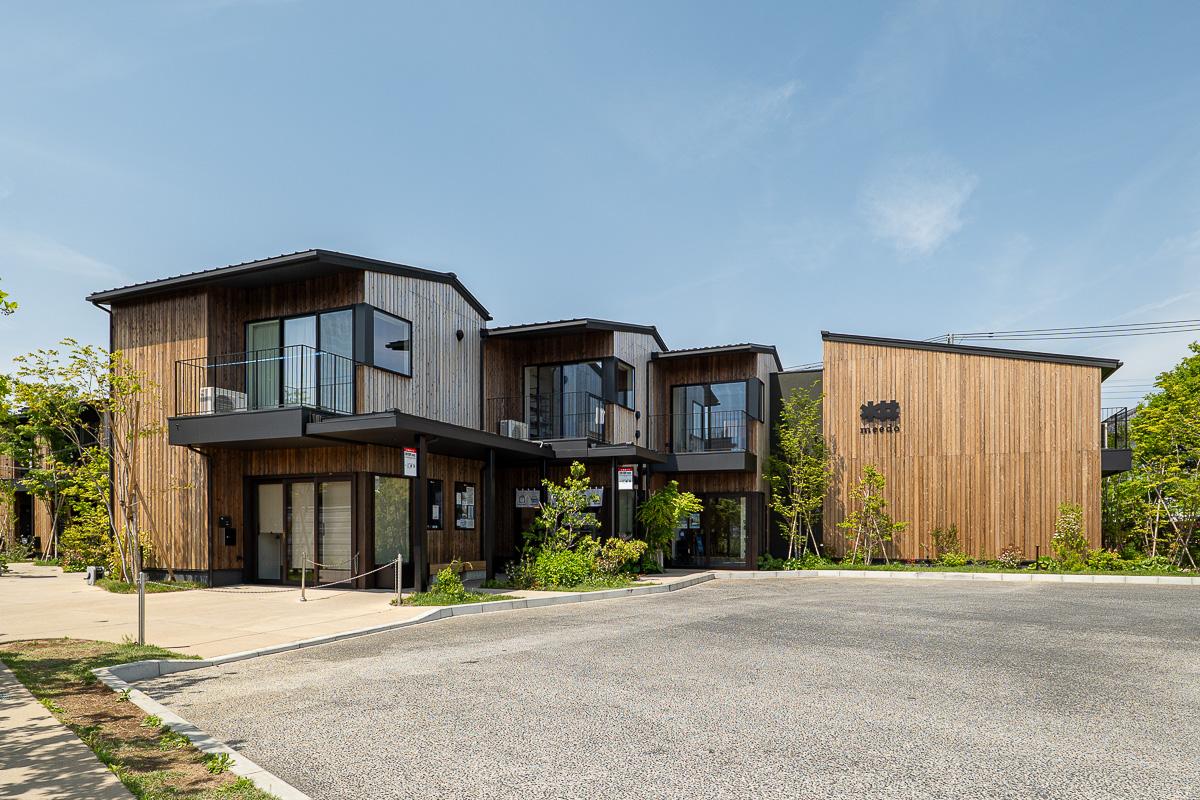 調布市深大寺東町の賃貸物件/外観。敷地内にバスロータリーがあり日々の移動もスムーズ