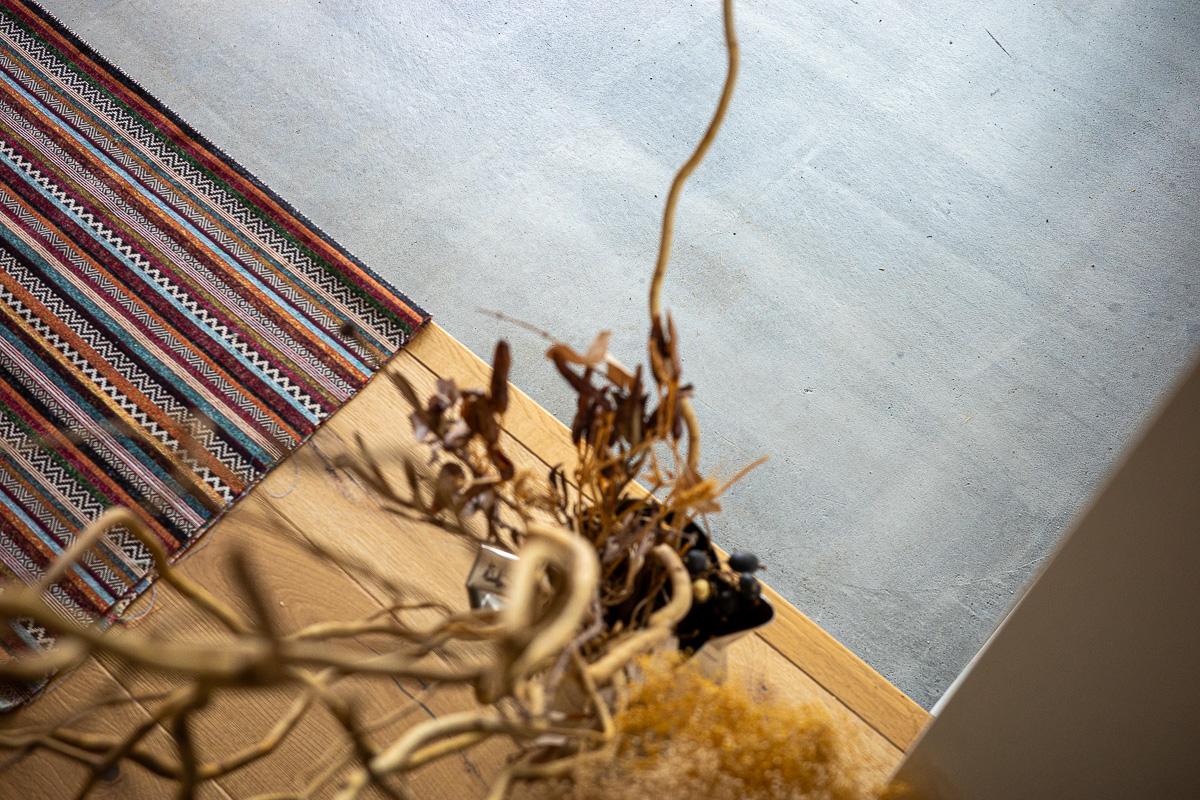 調布市深大寺東町の賃貸物件/土間の表情が良い雰囲気