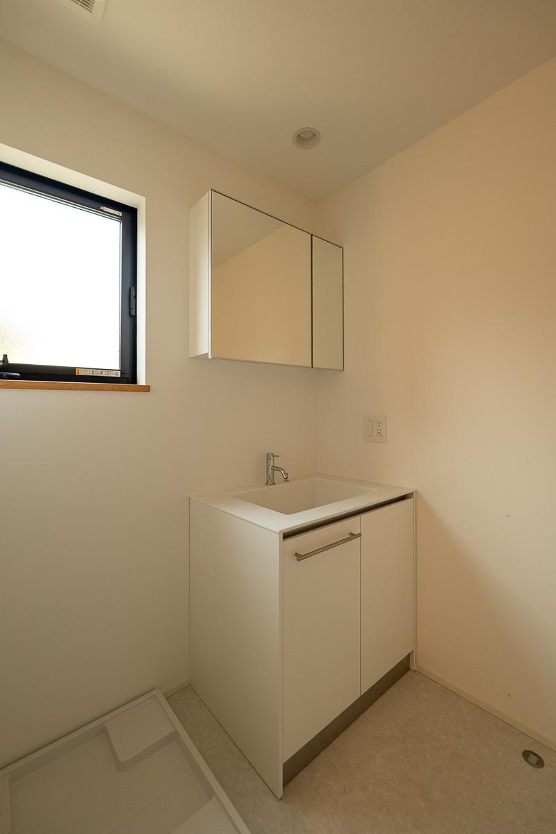 調布市深大寺東町の賃貸物件/洗面と洗濯機置き場