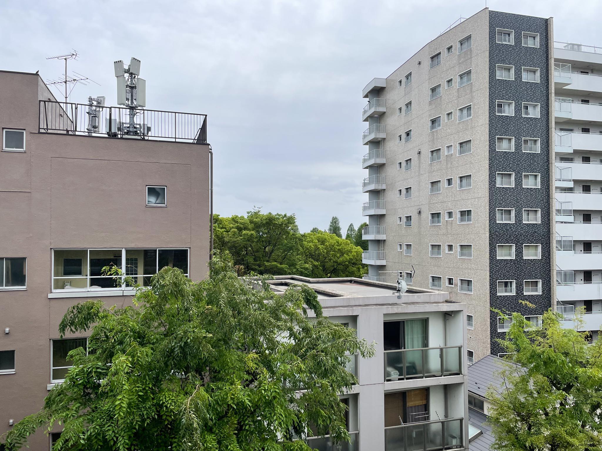 武蔵野市御殿山の賃貸物件/4F：井の頭公園の頭の部分がが少し見えます