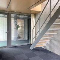 武蔵野市御殿山の賃貸物件/4F：玄関・共用部に向かって