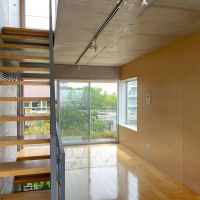 武蔵野市御殿山の賃貸物件/5F：木の香りが多め。この部屋はリビングダイニングとして使います