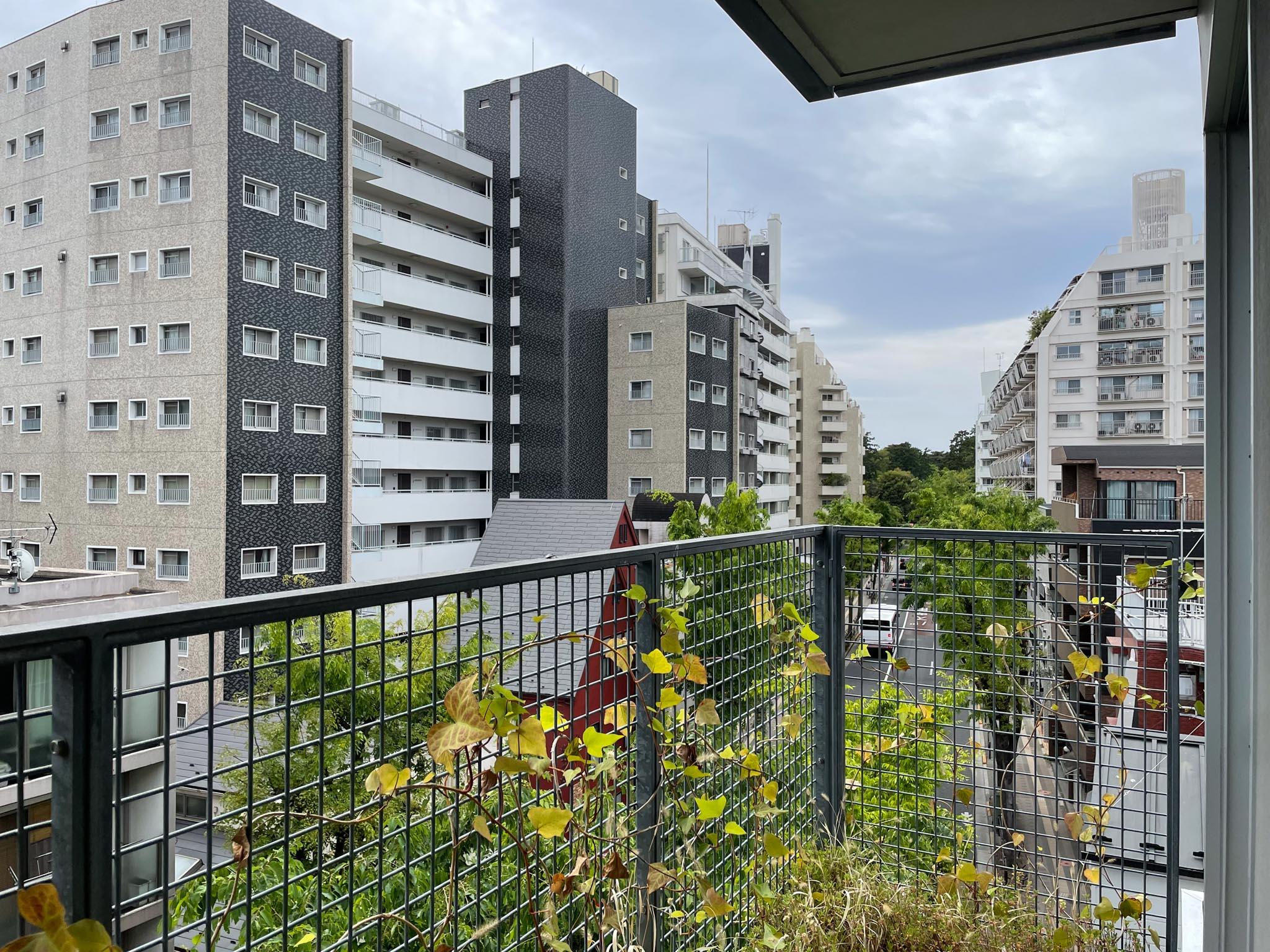 武蔵野市御殿山の賃貸物件/5F：南側のベランダ