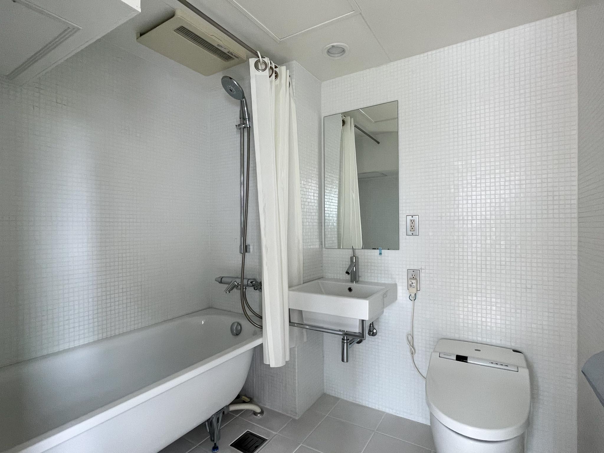 武蔵野市御殿山の賃貸物件/5F：風呂・トイレ・洗面台は同室です