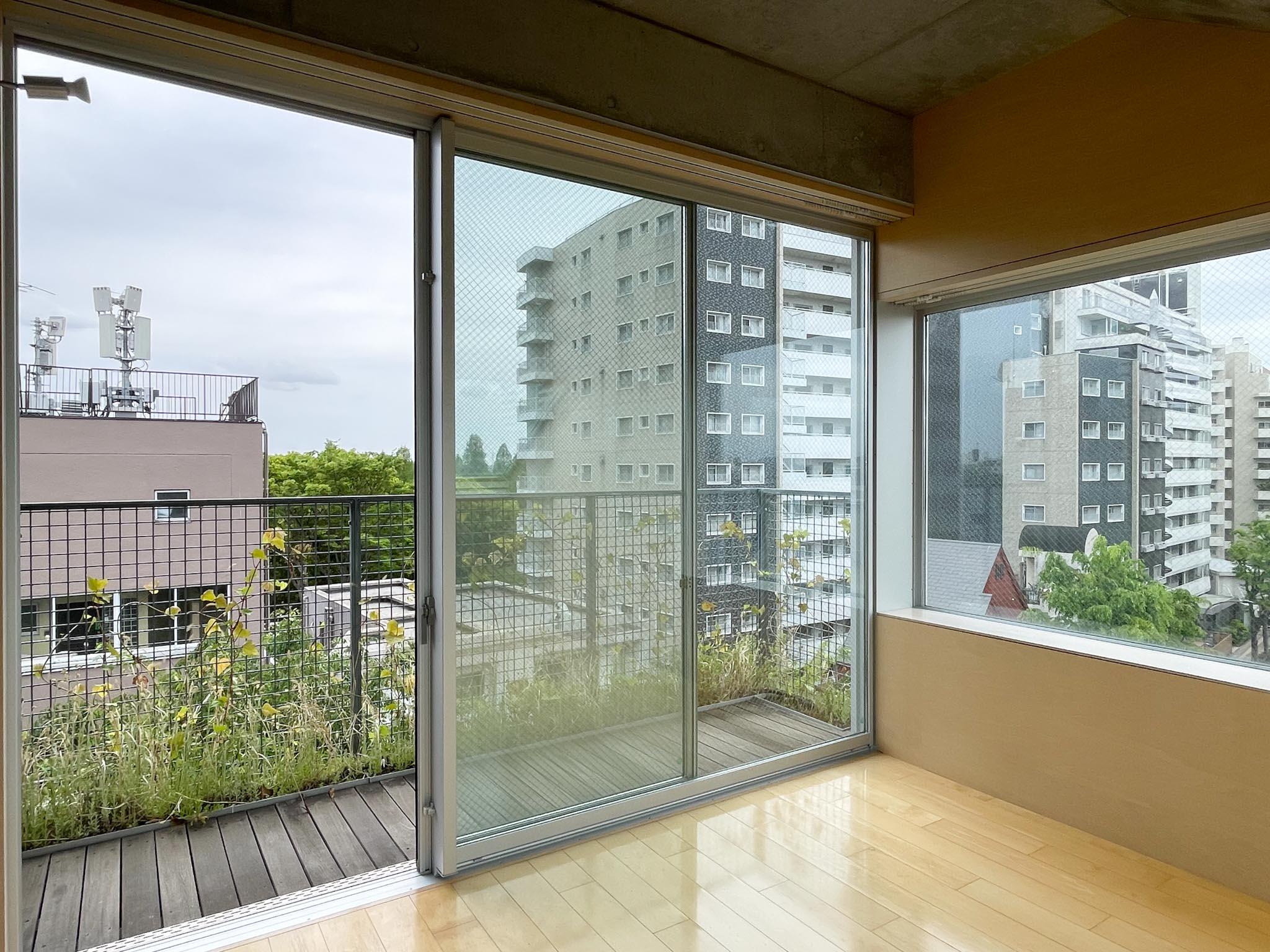 武蔵野市御殿山の賃貸物件/6F：最も日当たりがよく、ほとんど外にいるような開放感の南側