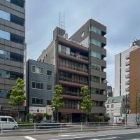 中央区日本橋人形町の賃貸物件/別のアングルから。大通りに面しているので、車の走行音は多少は聞こえてきそう