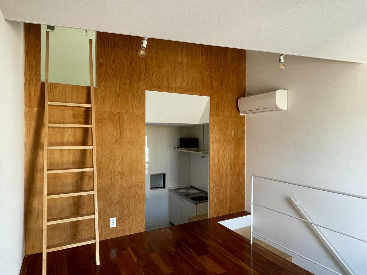 杉並区阿佐谷北の賃貸物件/西に向かって。1段降りたところにキッチンスペースがあります