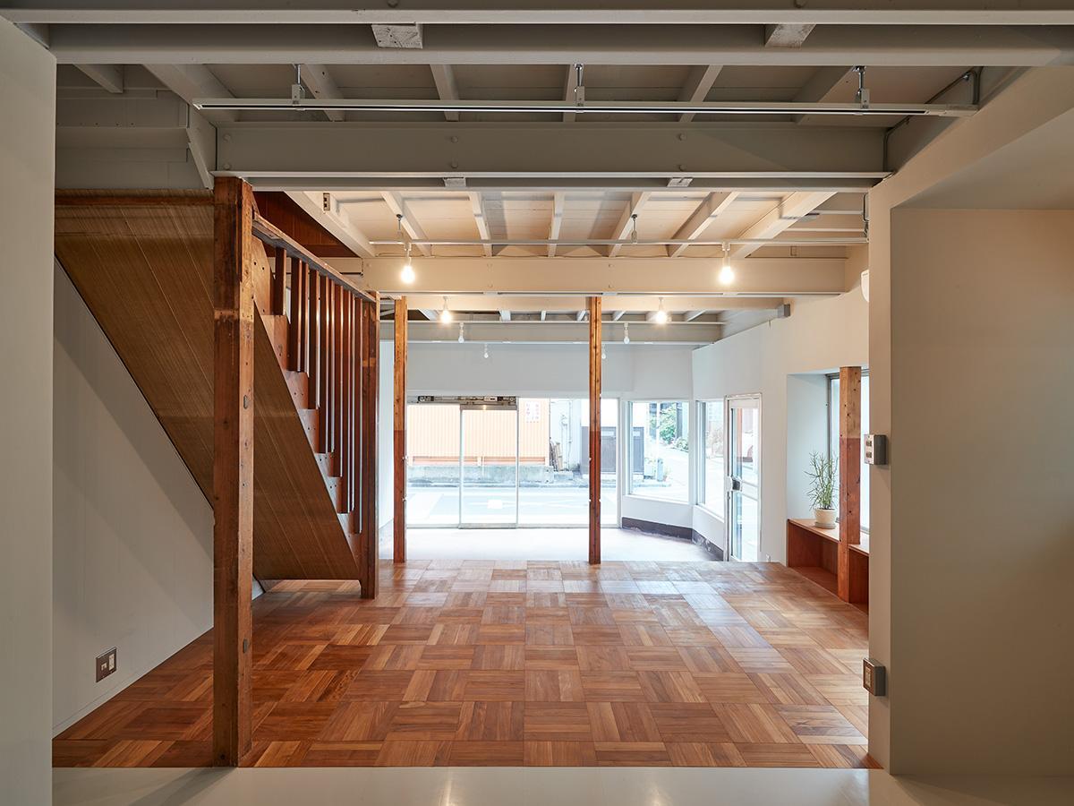 荒川区荒川の賃貸物件/1階：正面出入り口の方をみる