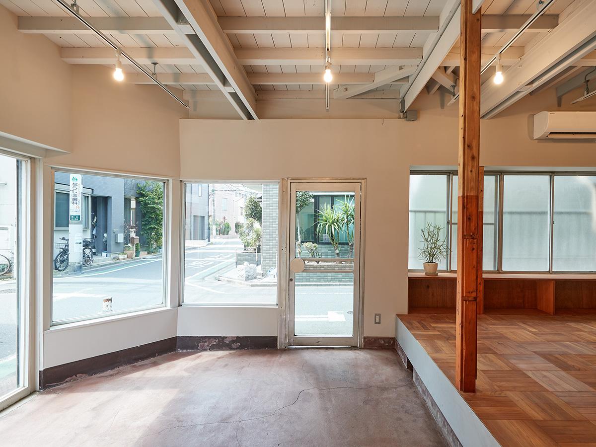 荒川区荒川の賃貸物件/1階：二面に開いたファサードは視認性ばっちり