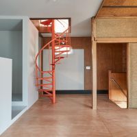 荒川区荒川の賃貸物件/2階：なんとも気になる螺旋階段！屋上へ続きます