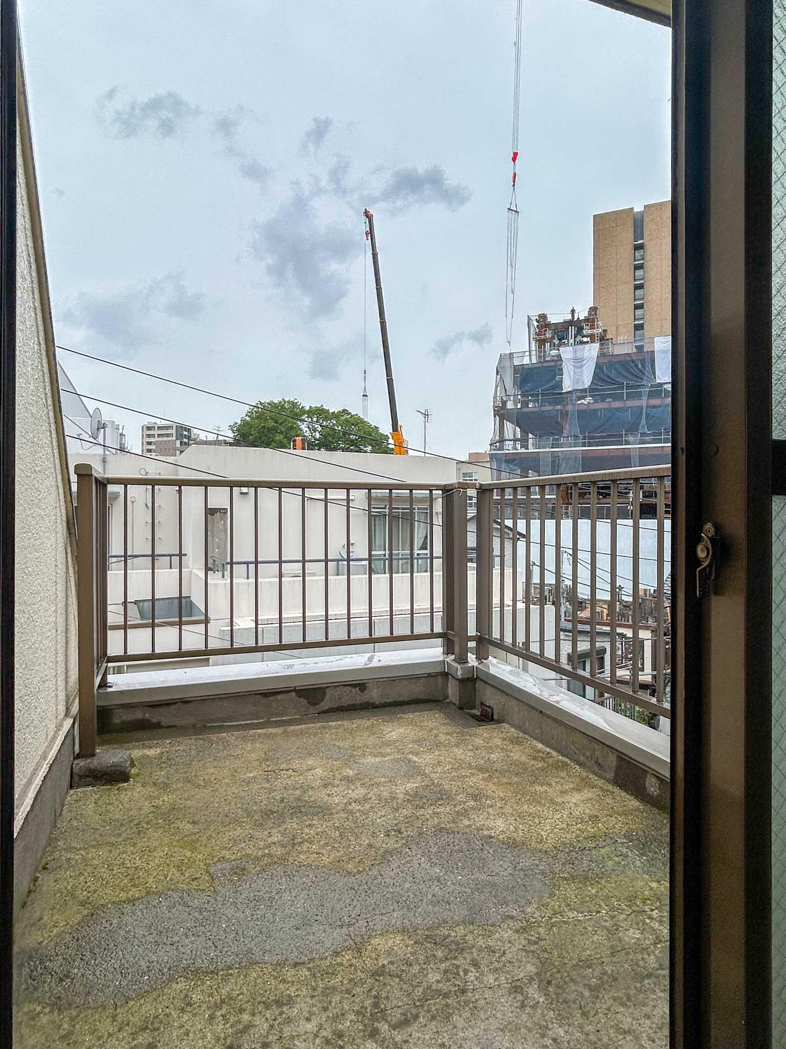 新宿区西早稲田の賃貸物件/3階：北東側のバルコニー