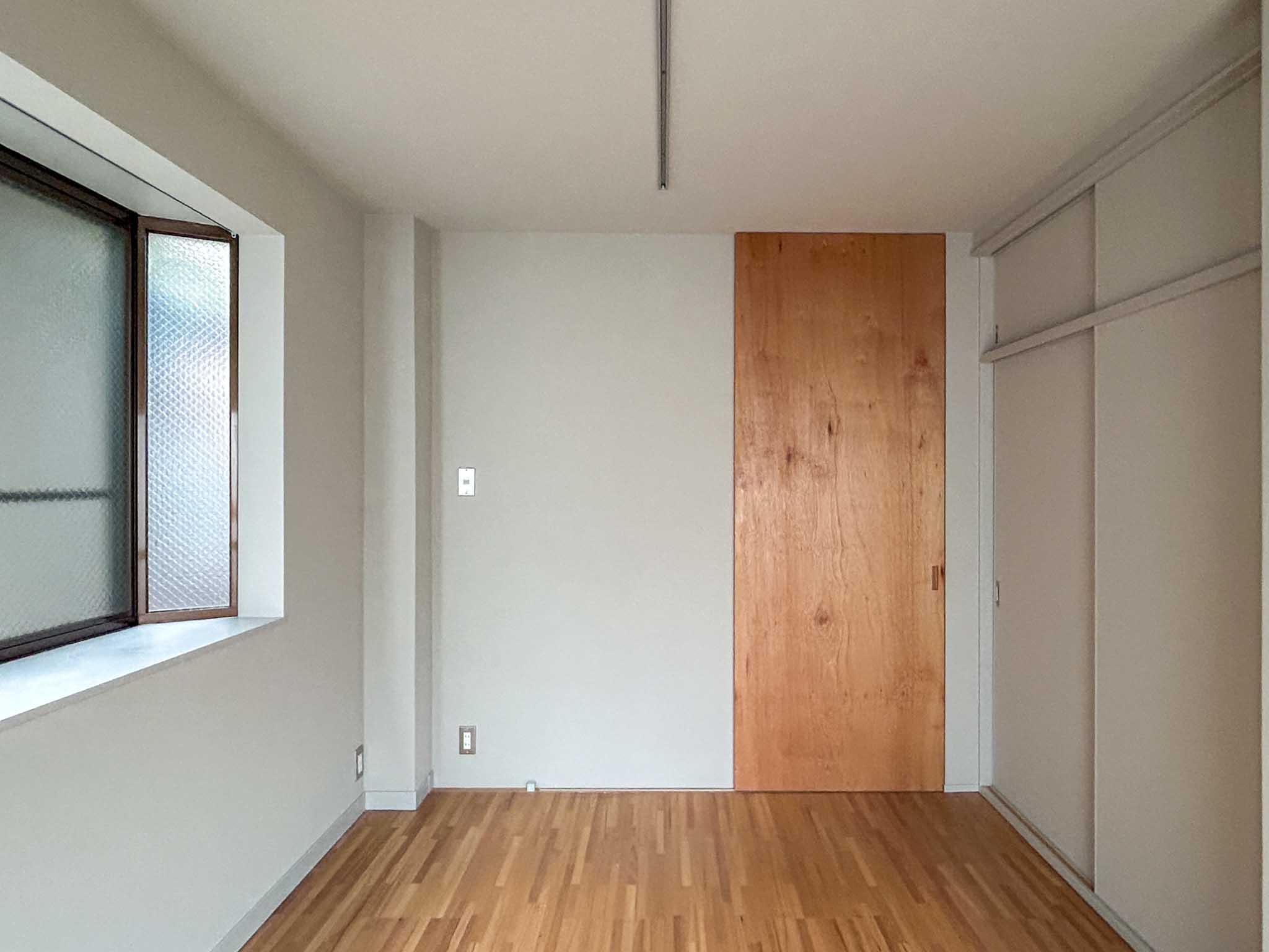 新宿区西早稲田の賃貸物件/2階：出入口側をみる