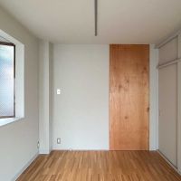 新宿区西早稲田の賃貸物件/2階：出入口側をみる