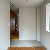 新宿区西早稲田の賃貸物件/2階：玄関土間ですっぱりと分かれている