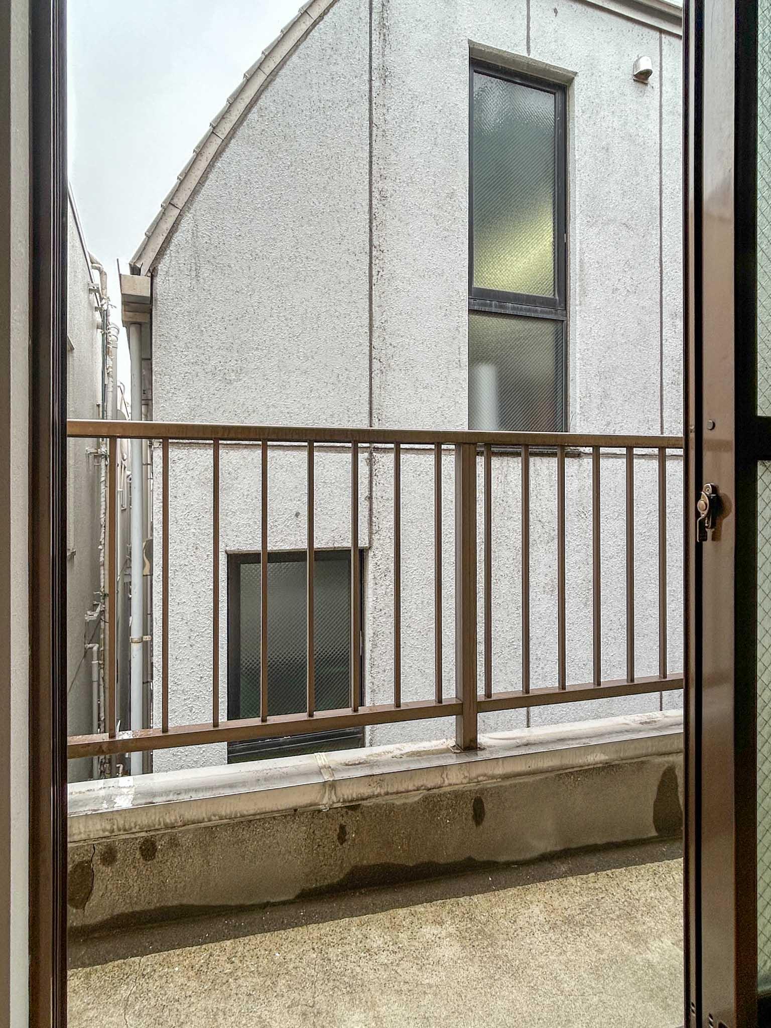 新宿区西早稲田の賃貸物件/2階：南側のベランダ