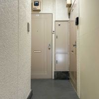 新宿区西早稲田の賃貸物件/2階の玄関先。隣にもうひとつ区画があります