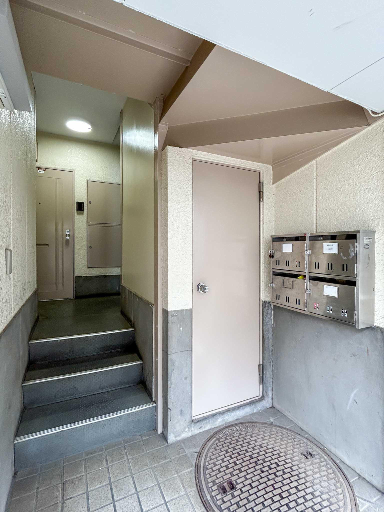 新宿区西早稲田の賃貸物件/エントランス部分