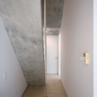 世田谷区代沢の賃貸物件/1階：階段下に洗濯機置き場