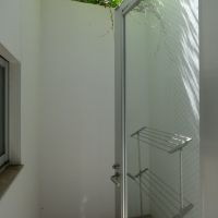 世田谷区代沢の賃貸物件/1階：キッチンの奥にちょっとしたドライエリア