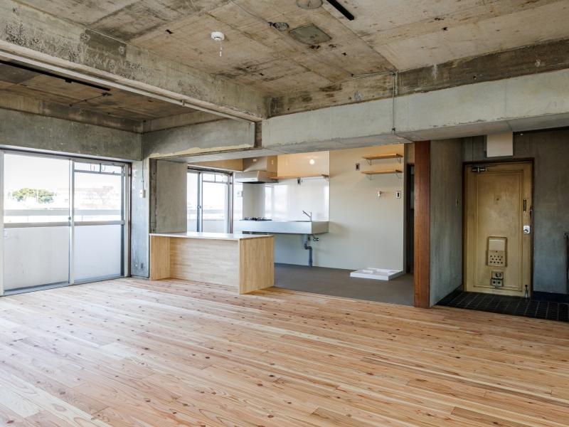 横浜市神奈川区松本町の賃貸物件/















LDK｜玄関からリビング・ダイニング・キッチンと全てひと繋がりのワンルーム空間