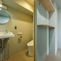 横浜市神奈川区松本町の賃貸物件/洗面室・トイレ｜小さいスペースに色々納まるよう検討を重ねました