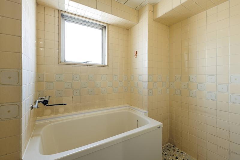 横浜市神奈川区松本町の賃貸物件/浴室｜浴槽は入れ替え、床や壁のタイルはそのままに