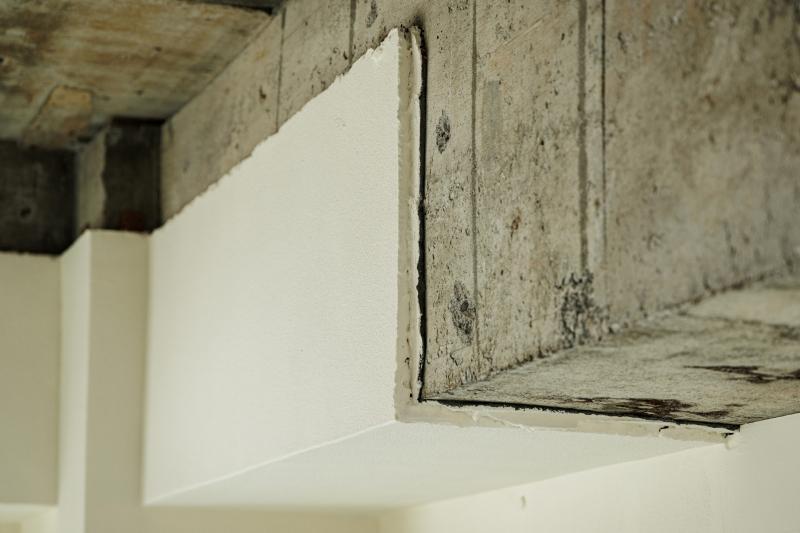 横浜市神奈川区松本町の賃貸物件/細部｜壁の途中で左官壁がなくなっていますが、それらもあえてそのままにしてみました