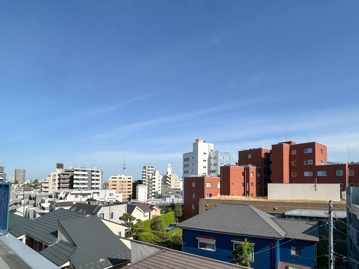 文京区千駄木の賃貸物件/うっすらとスカイツリーが見える眺め