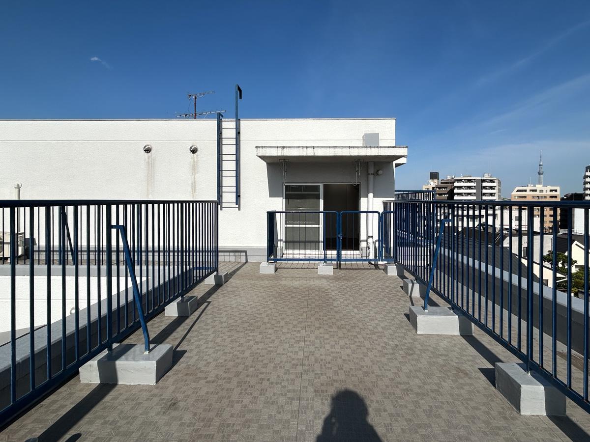 文京区千駄木の賃貸物件/ルーフバルコニー別角度から