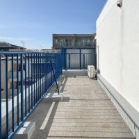 文京区千駄木の賃貸物件/ルーフバルコニーはL字型