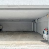 渋谷区渋谷の賃貸物件/駐車場は建物一階部分。高さは180cm弱のため、大型の車をお持ちの方はご注意ください