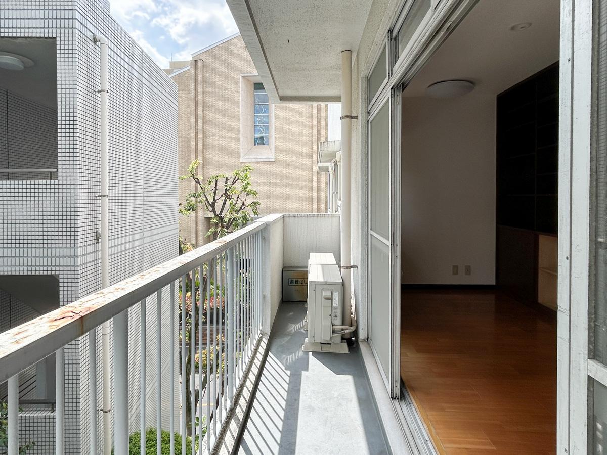 渋谷区渋谷の賃貸物件/ベランダ。洗濯物はこのスペースで干すことはできません