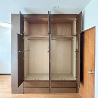 渋谷区渋谷の賃貸物件/洋室の収納は奥行きもあり、衣類からものまですっきりと入ります