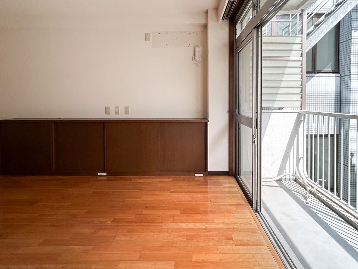 渋谷区渋谷の賃貸物件/南向きの窓からは緩やかに自然光が差し込みます