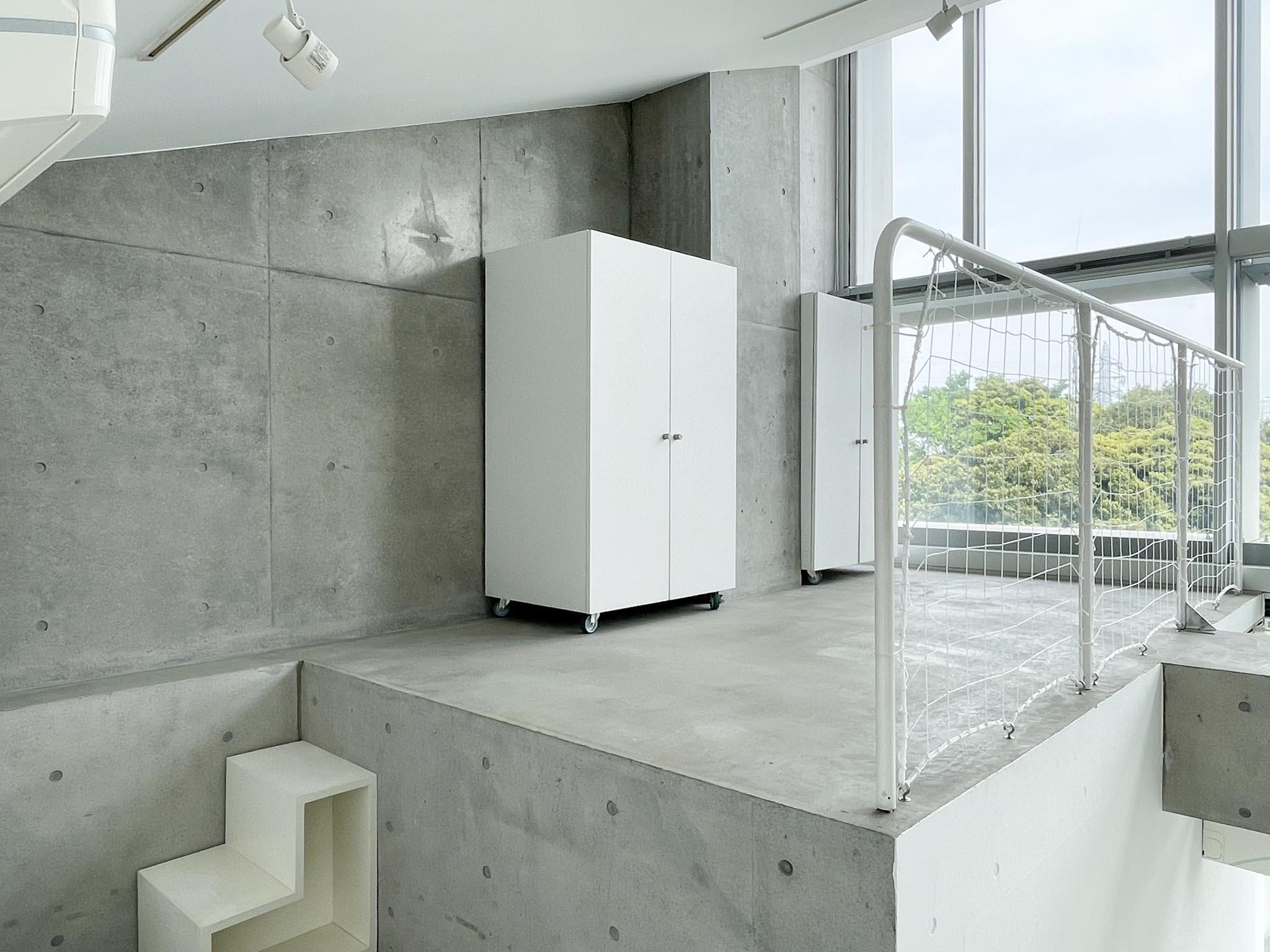 大田区石川町の賃貸物件/上階、4.9畳洋室：可動式の収納をうまく配置してコーディネートする空間です