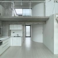 大田区石川町の賃貸物件/下階に戻ります。こちらはリビングを玄関に向かったアングル