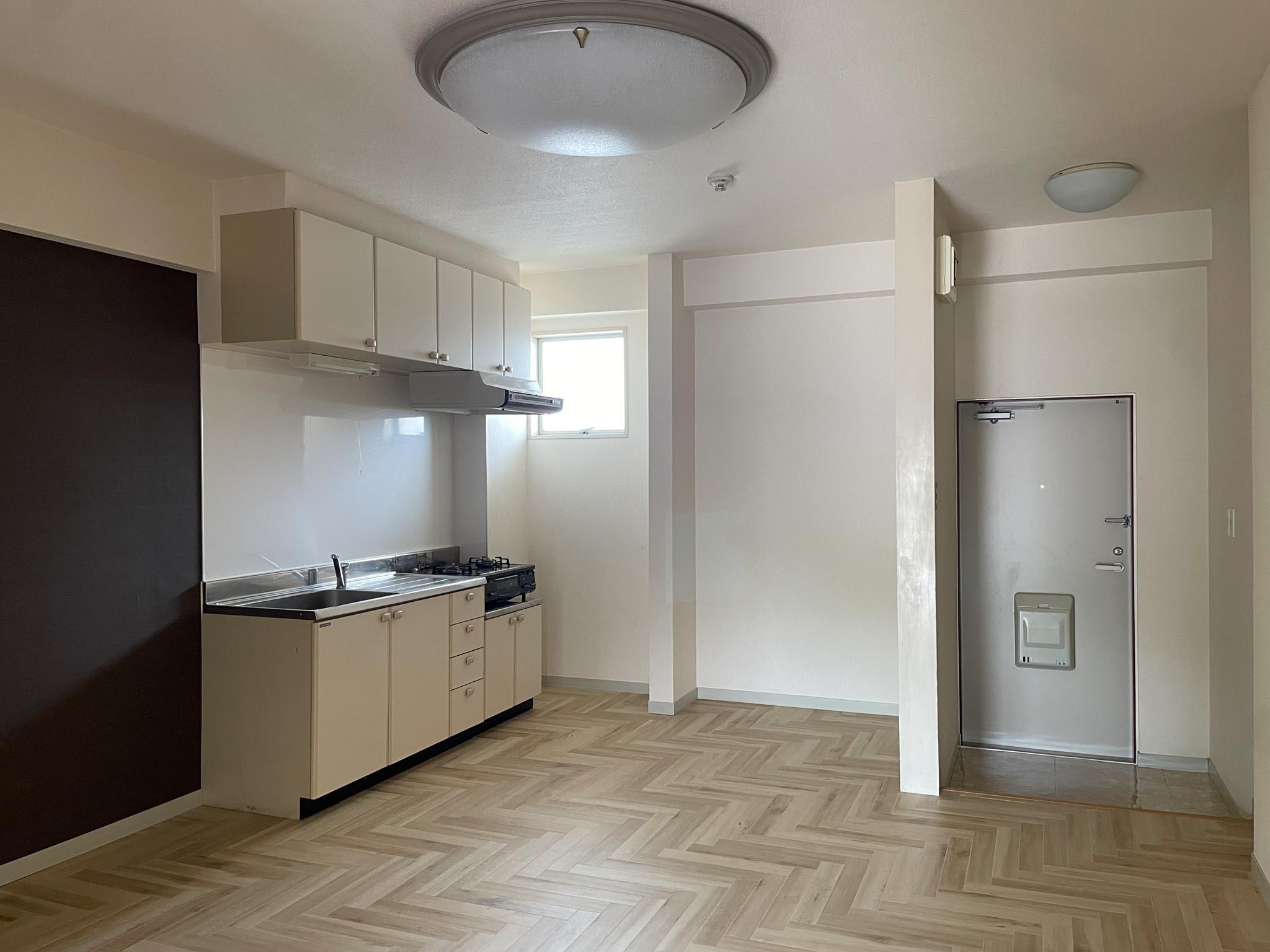 目黒区中根の賃貸物件/約11畳の広々としたダイニングが魅力。大きなダイニングテーブルもゆとりをもって配置できます