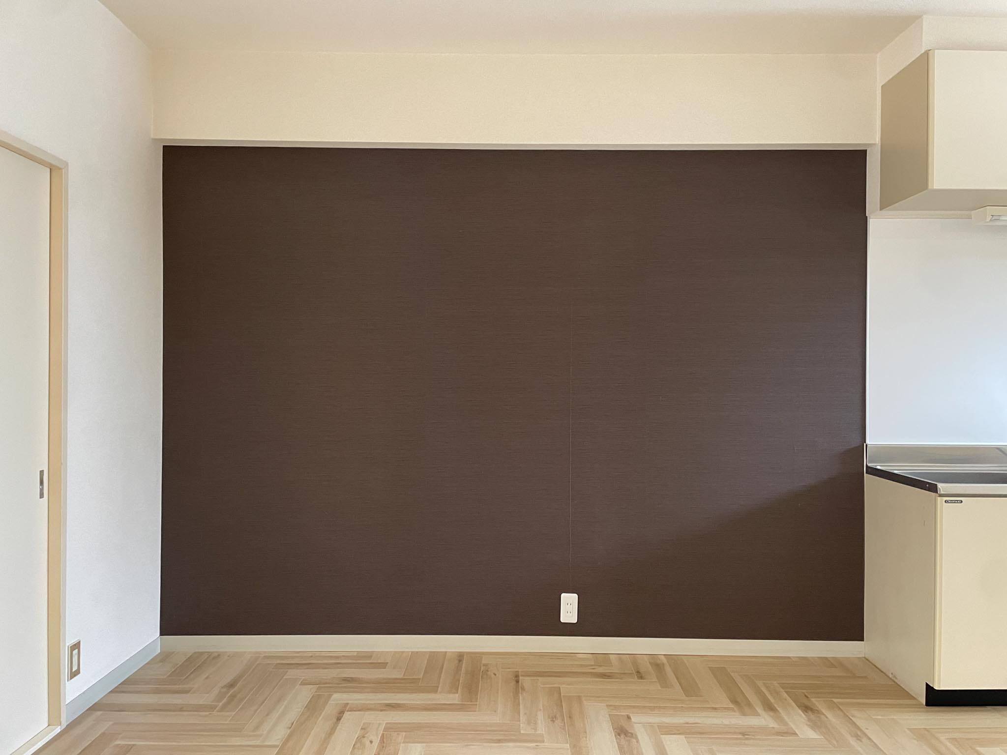 目黒区中根の賃貸物件/アクセントクロスの壁に食器棚を沿わせるイメージです