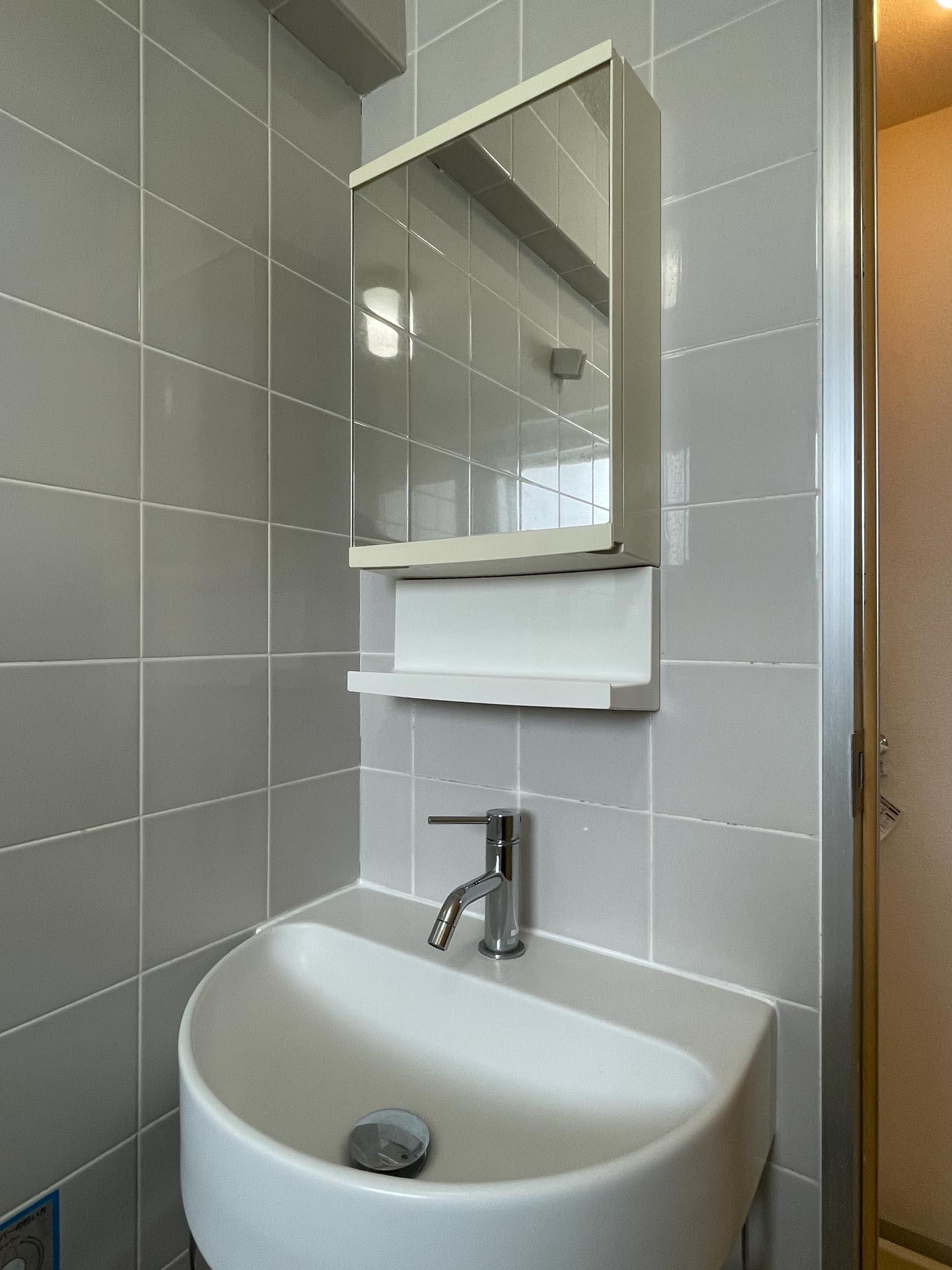 目黒区中根の賃貸物件/浴室内の洗面台は非常にコンパクトなサイズ感