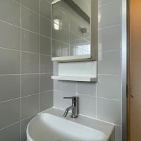 目黒区中根の賃貸物件/浴室内の洗面台は非常にコンパクトなサイズ感