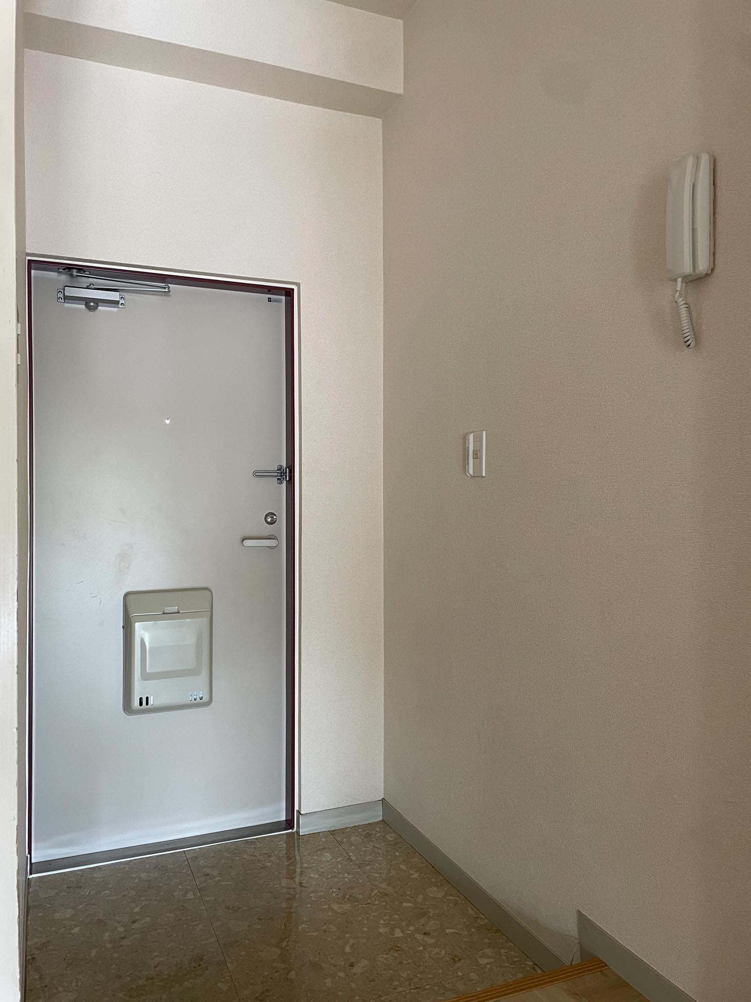 目黒区中根の賃貸物件/玄関。靴箱はなし。光コンセントがあります